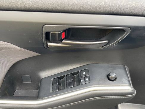 Used 2023 Toyota Highlander LE AWD/4WD image 22