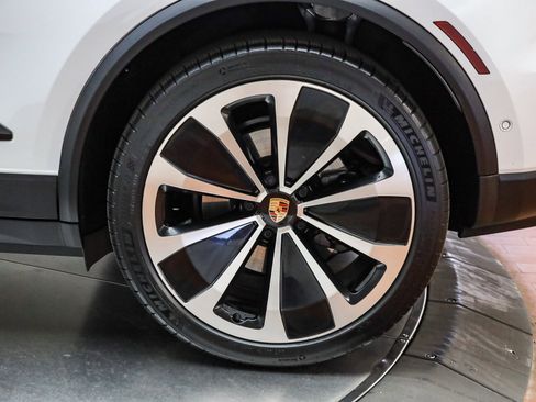 Used 2025 Porsche Macan Electric image 9