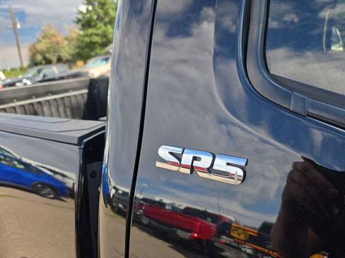 Used 2021 Toyota Tacoma SR5 AWD/4WD image 2