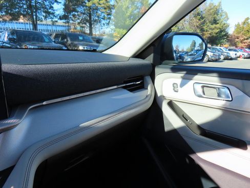 New 2026 Ford Explorer Active w/ Active Comfort Package image 10