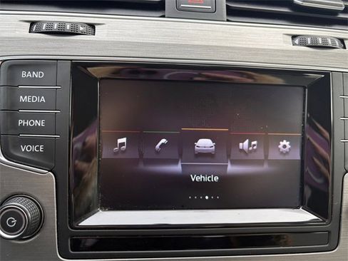 Used 2015 Volkswagen Golf TDI S image 21