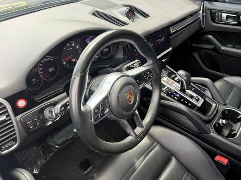 Certified 2023 Porsche Cayenne Platinum Edition AWD/4WD image 4
