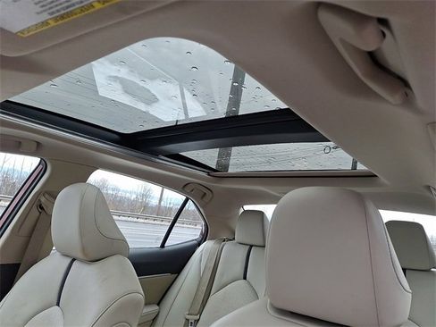 Used 2021 Toyota Camry XLE image 14