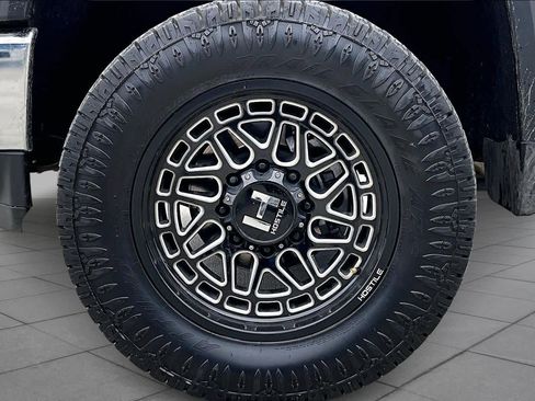 Used 2022 Chevrolet Silverado 2500 LT w/ Convenience Package image 11