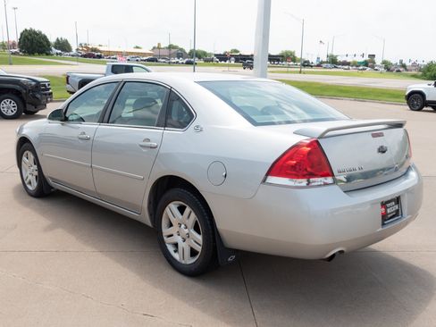 Used 2006 Chevrolet Impala LT FWD image 12