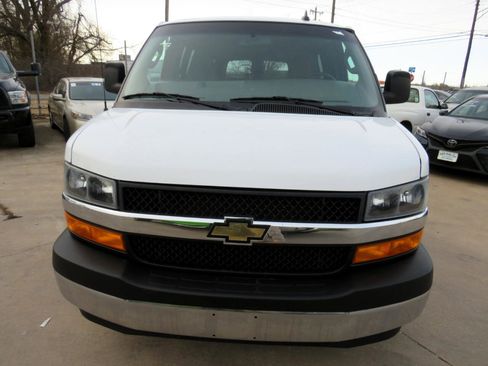 Used 2018 Chevrolet Express 3500 LT w/ LT Preferred Equipment Group image 2