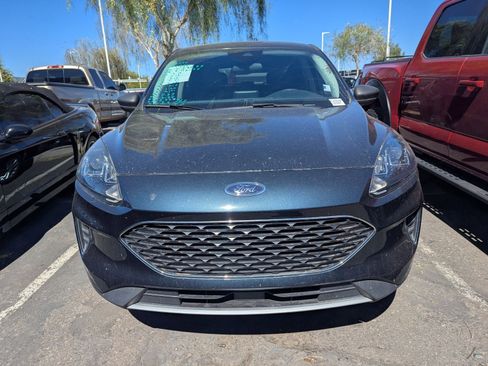 Certified 2022 Ford Escape SE image 2
