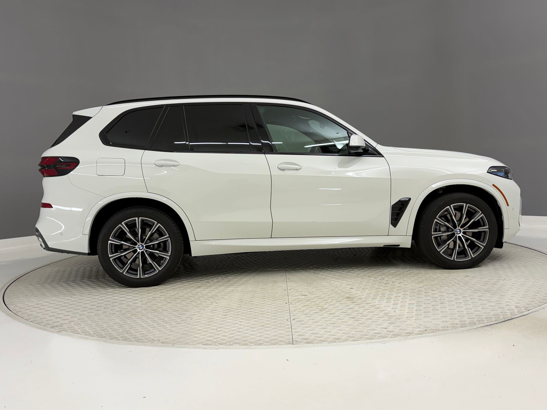 Certified 2024 BMW X5 xDrive40i w/ Executive Package AWD/4WD image 8