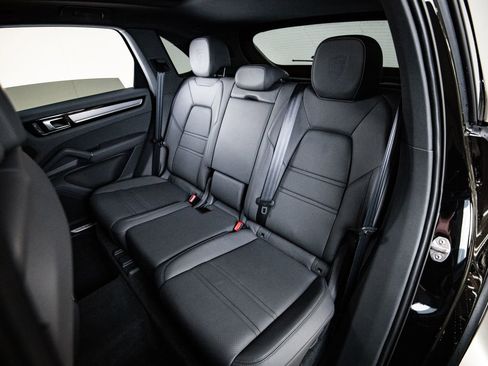 Used 2023 Porsche Cayenne Platinum Edition AWD/4WD image 24