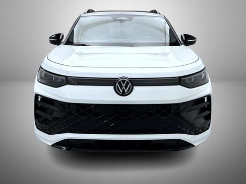 Used 2025 Volkswagen Tiguan SE R-Line AWD/4WD image 2