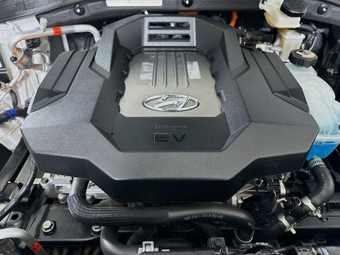 Used 2020 Hyundai Ioniq SE image 30