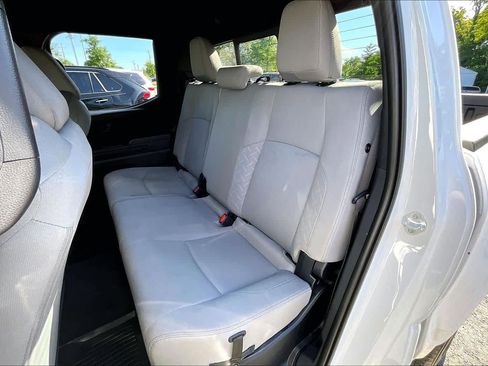 Certified 2024 Toyota Tacoma SR5 AWD/4WD image 40