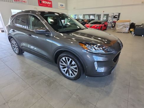 Used 2020 Ford Escape Titanium w/ Titanium Premium Package 2.0 AWD/4WD image 5