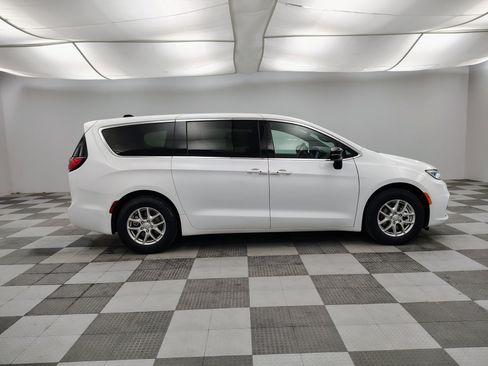 New 2026 Chrysler Pacifica Select FWD image 11