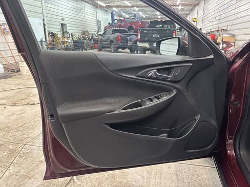 Used 2016 Chevrolet Malibu LT image 9