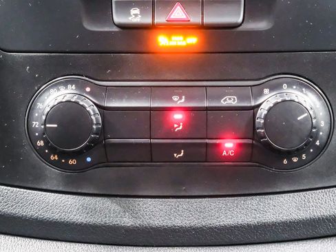 Used 2022 Mercedes-Benz Metris image 18