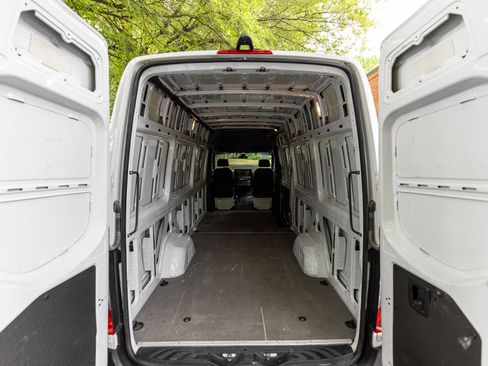Used 2022 Mercedes-Benz Sprinter 2500 image 15