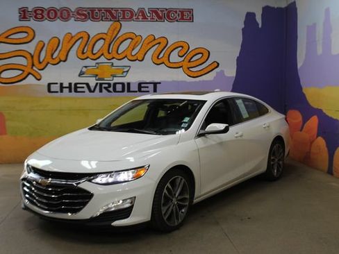 Used 2023 Chevrolet Malibu LT w/ Driver Confidence Package FWD image 2