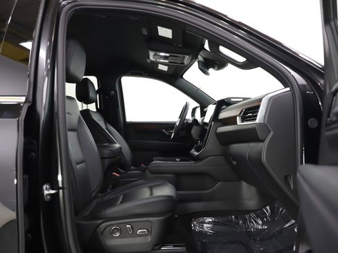 Used 2025 GMC Yukon Denali image 11