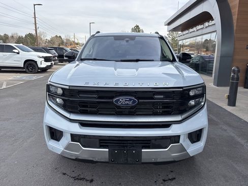 Used 2025 Ford Expedition Platinum image 3
