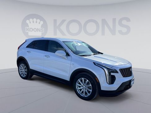 Used 2023 Cadillac XT4 Luxury w/ Cold Weather Package image 10