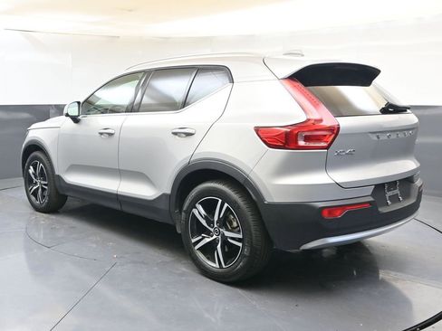 Certified 2025 Volvo XC40 B5 Core image 3