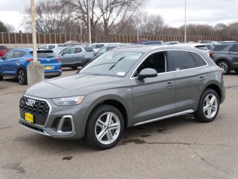 Used 2023 Audi Q5 e Premium w/ Convenience Package AWD/4WD image 3