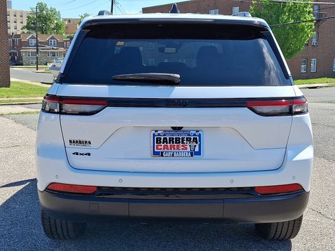 Certified 2023 Jeep Grand Cherokee Altitude image 5