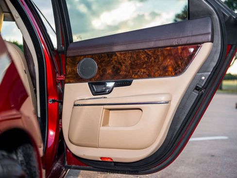 Used 2012 Jaguar XJ image 33