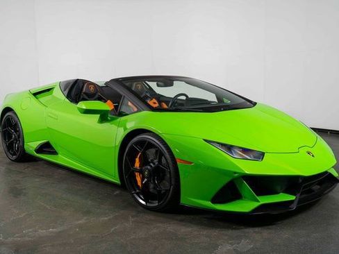 Used 2022 Lamborghini Huracan EVO image 2