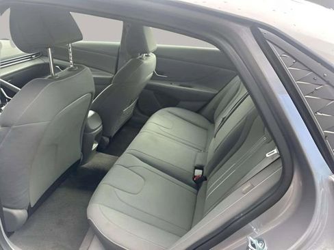 Used 2025 Hyundai Elantra SEL FWD image 11