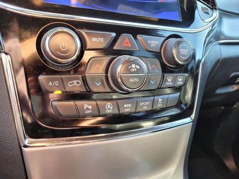 Used 2020 Jeep Grand Cherokee Limited image 27