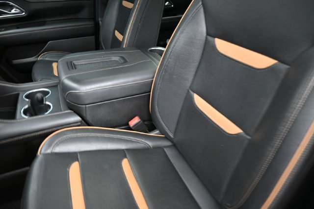 Used 2023 GMC Yukon AT4 w/ AT4 Premium Plus Package AWD/4WD image 17