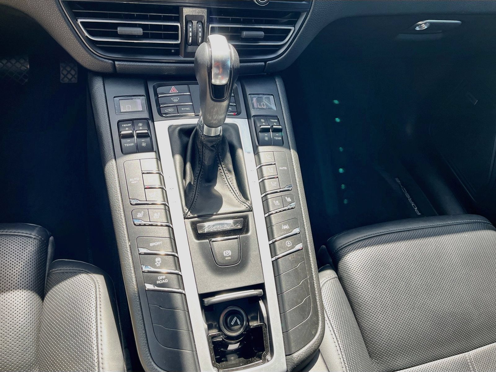 Used 2020 Porsche Macan AWD/4WD image 16
