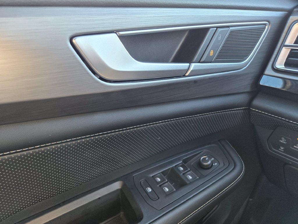 Used 2024 Volkswagen Atlas Cross Sport SE w/ Panoramic Sunroof Package AWD/4WD image 13