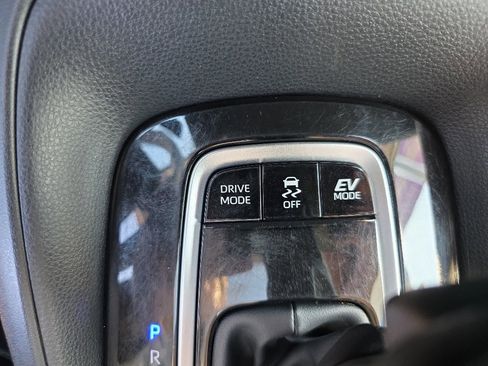 Used 2025 Toyota Corolla XLE image 29