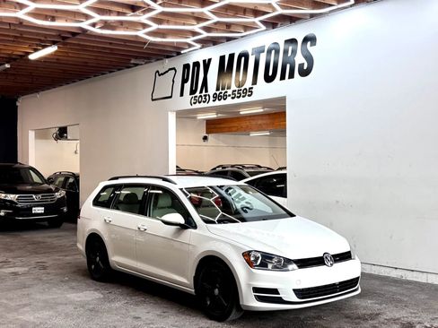 Used 2015 Volkswagen Golf TDI S FWD image 1