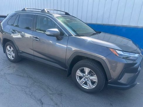 Used 2022 Toyota RAV4 XLE w/ Convenience Package AWD/4WD image 2