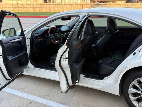 Used 2014 Lexus ES 300h w/ Luxury Package w/Bamboo Trim FWD image 10