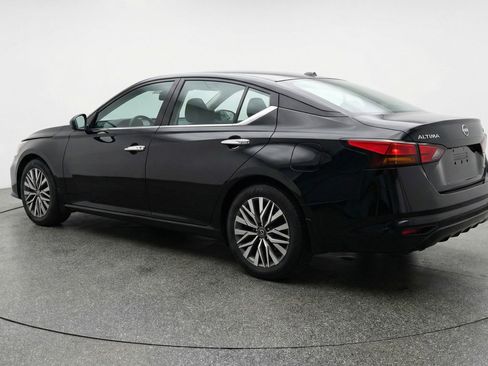 Used 2025 Nissan Altima 2.5 SV image 6