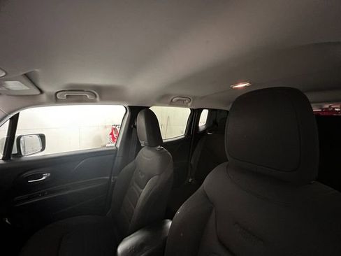 Used 2017 Jeep Renegade Altitude image 25