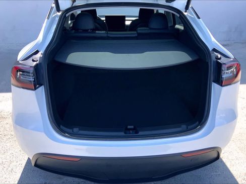 Used 2023 Tesla Model Y Long Range AWD/4WD image 18