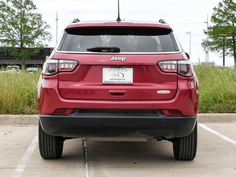 Used 2017 Jeep Compass Latitude w/ Popular Equipment Group FWD image 9