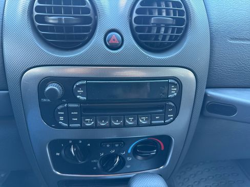 Used 2006 Jeep Liberty Renegade image 33