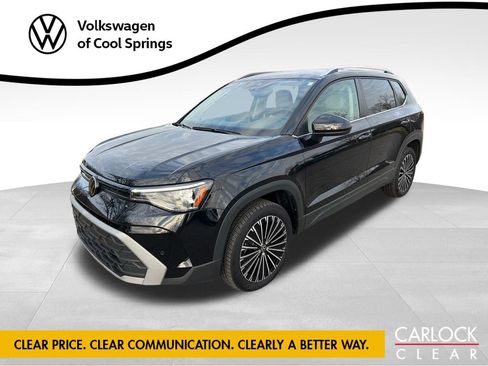 Used 2025 Volkswagen Taos SE image 1