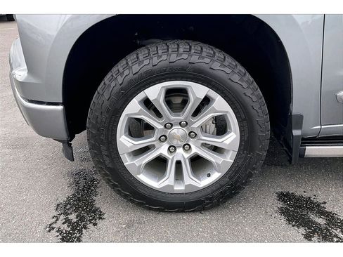 Used 2024 Chevrolet Silverado 1500 High Country w/ Technology Package image 10