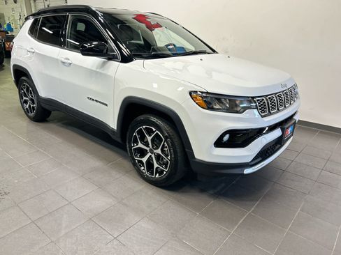 Used 2025 Jeep Compass Limited AWD/4WD image 2