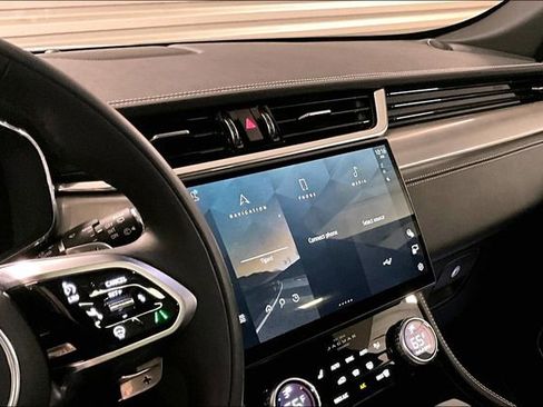 Certified 2024 Jaguar F-PACE R-Dynamic S image 5