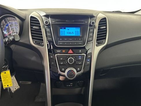 Used 2017 Hyundai Elantra GT FWD image 19