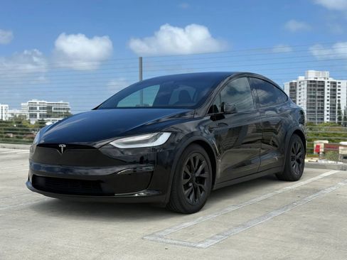 Used 2022 Tesla Model X Plaid image 3